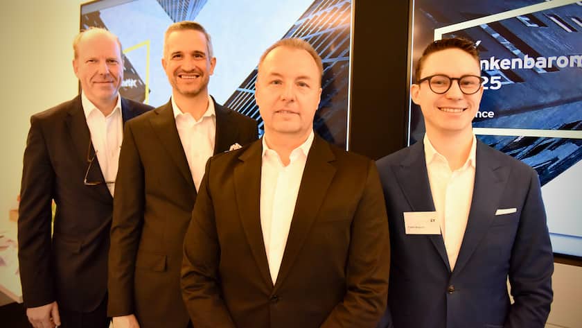 Sie fühlten Schweizer Banken den Puls (v.l.): Olaf Toepfer, Marcel Zünd, Patrick Schwaller und Frederik Berglund sind die Autoren des Bankenbarometers 2025