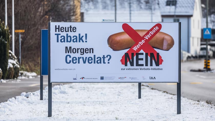 Die SVP äusserte sich klar dagegen: Der Nationalrat nimmt nun die Diskussion um Tabakwerbung auf.