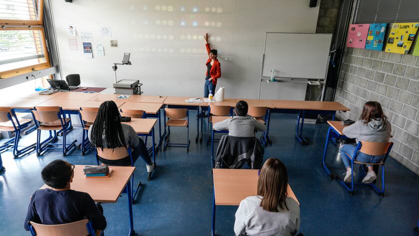 Delphine Cherix  40 ansEnseignante de musique depuis 10 ansClasse d'adolescents 10ème, 9 élèves dus à la pandémie (demi-classe) .