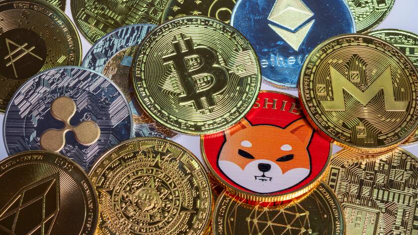 Verschiedene Kryptowährungen: Ethereum, Bitcoin, Dodgecoin