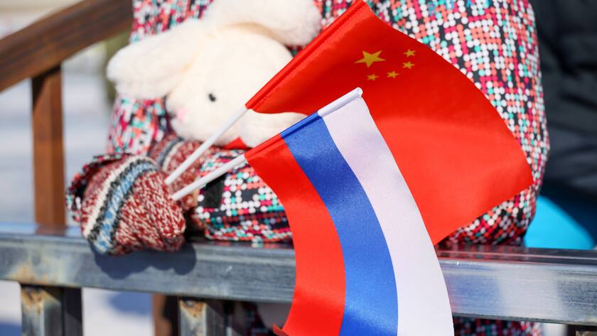 China hält auch nach einem Jahr Krieg zu Russland.