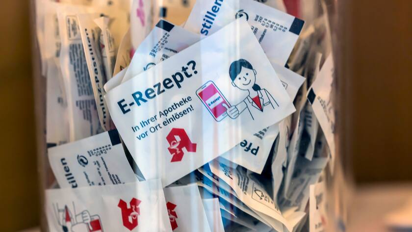 Auch in Deutschland werben Apotheken für das E-Rezept.