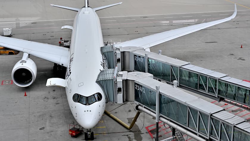 Ferienzeit , Flugzeit. Am Flughafen in München. München Bayern Deutschland *** Vacation time , flight time At the airport in Munich Bavaria Germany Copyright: xRolfxPossx
