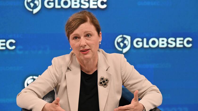 EU-Kommissarin Vera Jourova verlangt eine Kennzeichnung von KI-Inhalten.