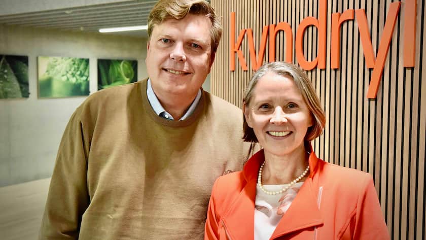Sehen hohen Nachholbedarf im Bereich IT und KI bei Versicherern: Anthonie De Bos, Cybersecurity-Experte bei Kyndryl, und Maria Kirschner, CEO von Kyndryl.