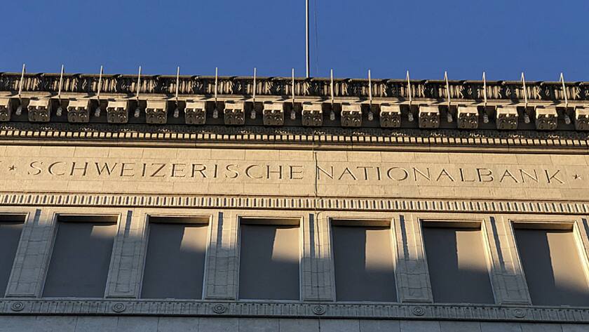 Die Front der Schweizerischen Nationalbank am Bürkliplatz in Zürich (Feb. 2019).