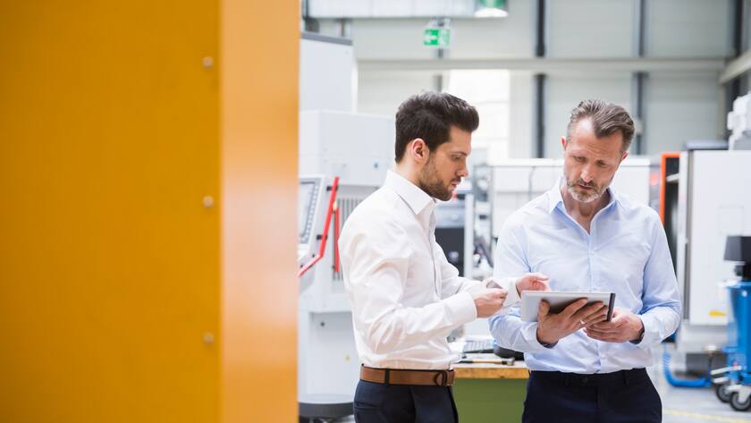 Männer im Gespräch: Mentoren nützen auf jedem Karrierelevel.