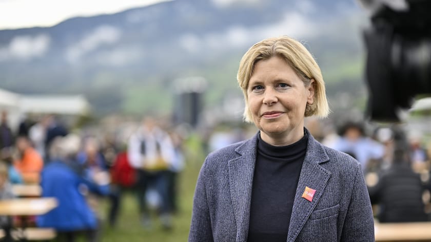 Die SVP-Nationalraetin Esther Friedli, aufgenommen nach einer Medienkonferenz der St. Galler SVP zu ihrer Kandidatur als Staenderaetin, am Freitag, 14. Oktober 2022, an der Viehschau in Mels. (KEYSTONE/Gian Ehrenzeller)