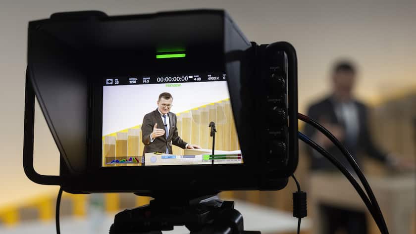 Noch steht er im Rampenlicht: Aber eigentlich müsste die Postfinance schon lange eine Nachfolge für CEO Hansruedi Köng haben.