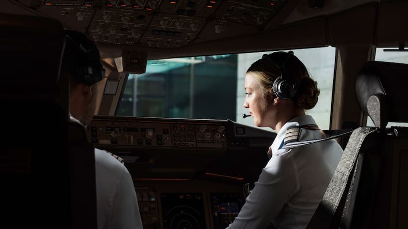 LX, Crew, Pilotin, Swiss International Air Lines