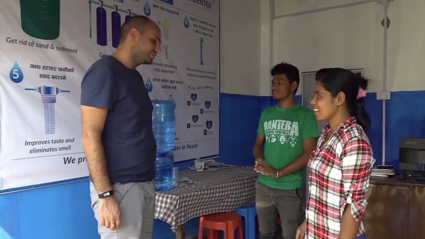 Schweizer Startup verkauft sauberes Wasser in Nepal Schweizer Startup verkauft sauberes Wasser in Nepal
