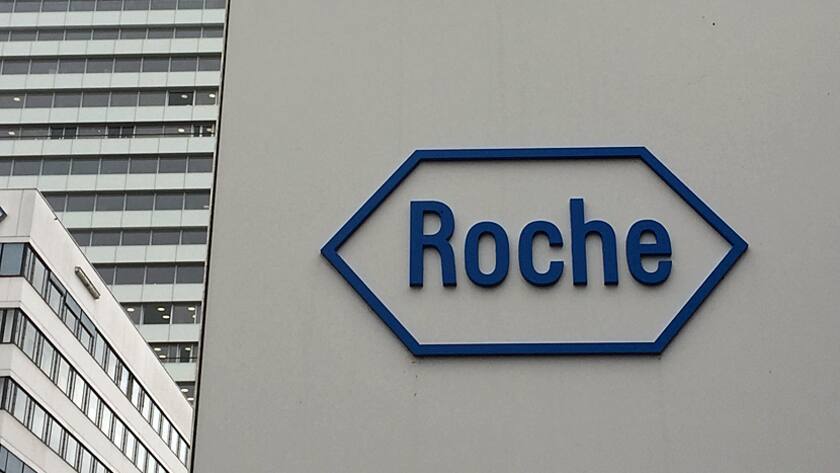 Am Firmenhauptsitz von Roche in Basel.