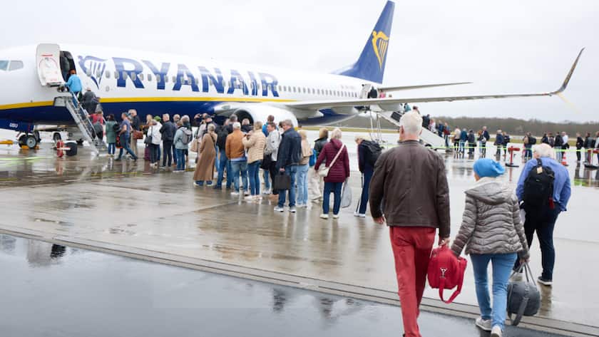 Ryanair hat der ausgedruckten Bordkarte den Kampf angesagt. Passagiere sollen ihre Smartphones nutzen und auf die hauseigene App gezwungen werden. (Archivbild)