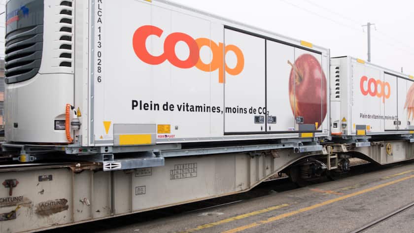 Coop eröffnet am Freitag ein neues Umladezentrum in Zürich. Dort sollen ab sofort Waren per Zug aus der regionalen Verteilzentrale im Aargau ankommen. (Archivbild)
