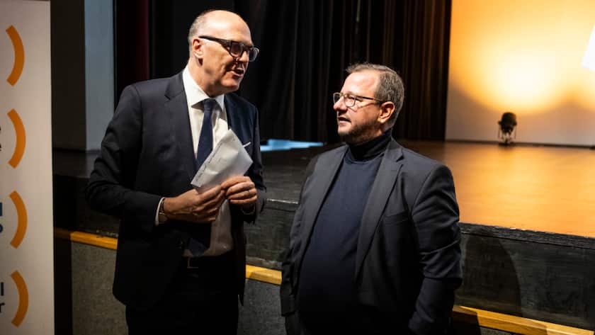 Die Mitte strebt einen zweiten Bundesratssitz an: Bundesrat Martin Pfister und Parteipräsident Philipp Matthias Bregy an der Delegiertenversammlung in Grenchen. (Symbolbild)