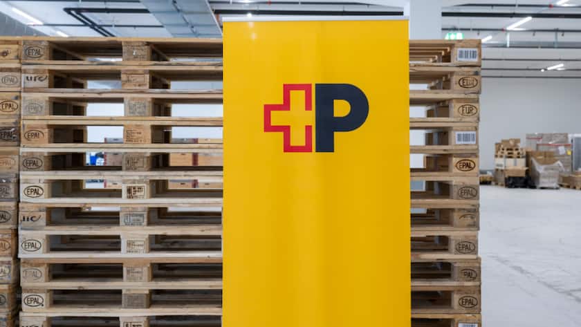 Die Post hat in den ersten neun Monaten 2025 ein Betriebsergebnis von 183 Millionen Franken erzielt - das ist 58 Millionen Franken weniger, als in der Vorjahresperiode. Im Bild das neue Lagerlogistikzentrum der Schweizerischen Post in Villmergen AG. (Archivbild)