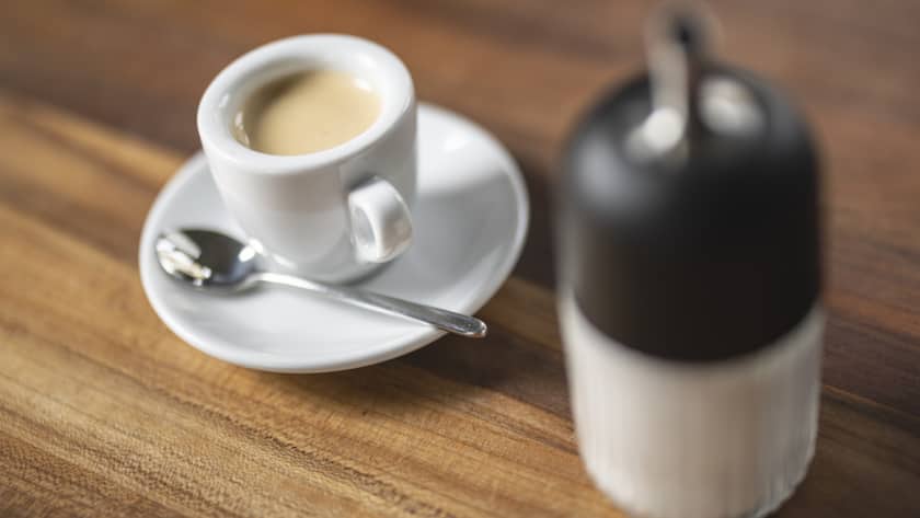 In der Schweiz ist die Tasse Kaffee im Restaurant teurer geworden. Im Durchschnitt wurden in diesem Jahr in Restaurants für ein Café crème 7 Rappen mehr bezahlt als im letzten Jahr.(Archivbild)