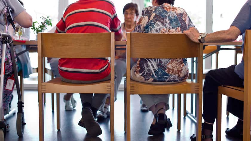 Viele Schweizer im Erwerbsalter sind skeptisch, ob das für die Pension angesparte Geld ausreicht, um den Ruhestand geniessen zu können. Die Rentner schätzen derweil ihre finanzielle Lage zumeist positiv ein. (Symbolbild)