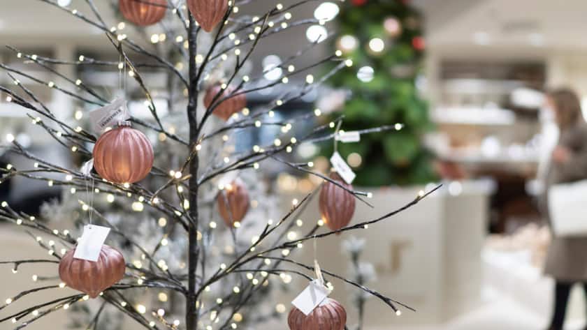 Die Konsumstimmung in Deutschland hellt sich etwas auf. Der Konsumklima-Indikator für Dezember stieg im Vergleich zum Vormonat leicht um 0,9 Zähler auf minus 23,2 Punkte, was Stabilität für das Weihnachtsgeschäft verspricht. (Archivbild)