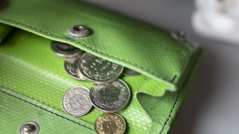 Wegen der Gesundheitskosten sorgen sich fast die Hälfte der Schweizerinnen und Schweizer. (Archivbild)