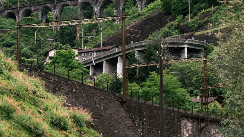 Die Gotthardbergstrecke bei Giornico TI: Statt Tunnelblick bietet diese Route ein beeindruckendes Panorama. (Archivaufnahme)