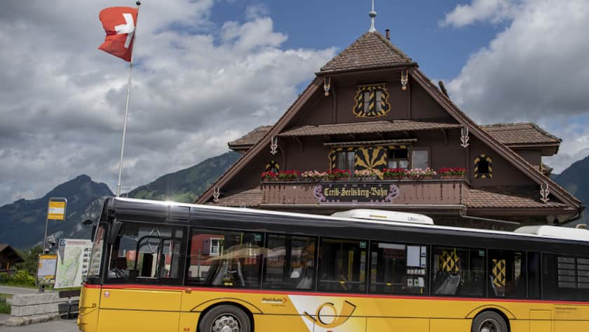 Zum regionalen Personenverkehr zählen unter anderem die Postauto-Linien. (Archivbild)