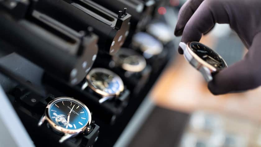 Die Schweizer Uhrenhersteller haben im November erneut weniger Zeitmesser ins Ausland exportiert. Damit setzt sich der Abwärtstrend in der Branche fort.(Symbolbild)