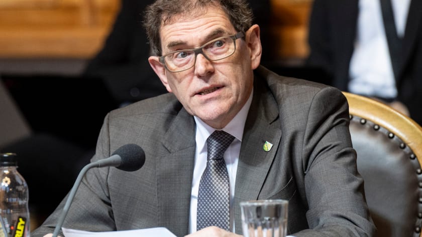 Ständerat Jakob Stark, Präsident der Finanzkommission, hat am Donnerstag eine Zwischenbilanz zur bisherigen Spardebatte gezogen. (Archivbild)