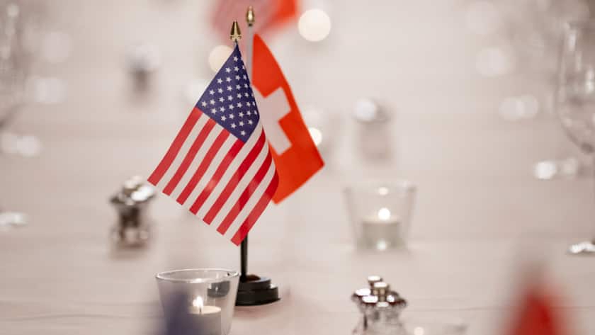 Trotz Zoll-Deal werden die US-Zölle die hiesige Wirtschaft belasten. Vor allem sektorale Zölle auf Pharmazeutika dürften das Wachstum weiter dämpfen, warnt das Beratungsunternehmen EY.(Symbolbild)