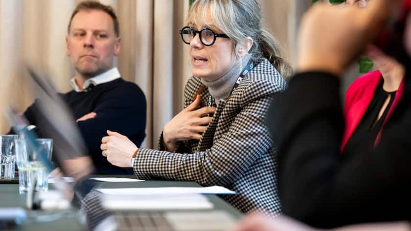 Die Bieler Schauspielerin Anna Pieri Zuercher am Sonntag an der Medienkonferenz von Kulturschaffenden gegen SRG-Halbierungsinitiative.