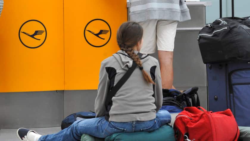 Nach dem Pilotenstreik bei der Lufthansa-Kerngesellschaft droht auch bei der Regionaltochter Lufthansa Cityline ein Arbeitskampf. Die Pilotengewerkschaft Vereinigung Cockpit (VC) bereitet sich auf eine Arbeitsniederlegung vor. (Archivbild)