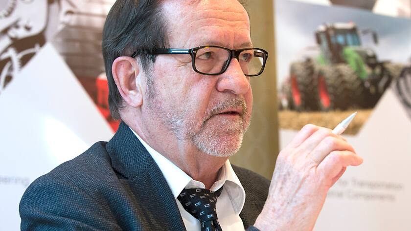 Der Unternehmer und Investor Walter Fust ist am Dienstag nach kurzer Krankheit verstorben. Dies teilte seine Familie am Donnerstag mit. Fust wurde 84 Jahre alt. (Im Bild Walter Fust an einer Medienkonferenz im Jahr 2015)