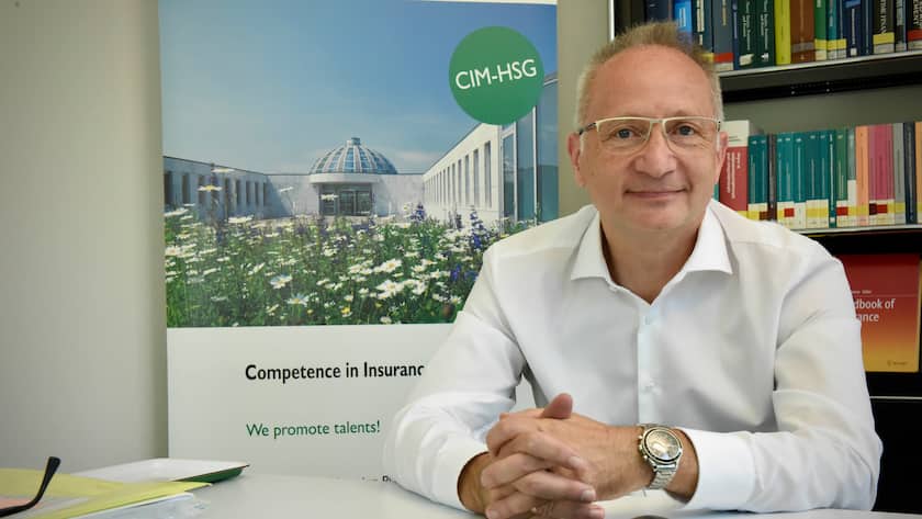 Hält den vorliegenden Entwurf ener Erdbebenversicherung für untauglich: Hato Schmeiser, Direktor des Instituts für Versicherungswirtschaft an der Universität St. Gallen (HSG).