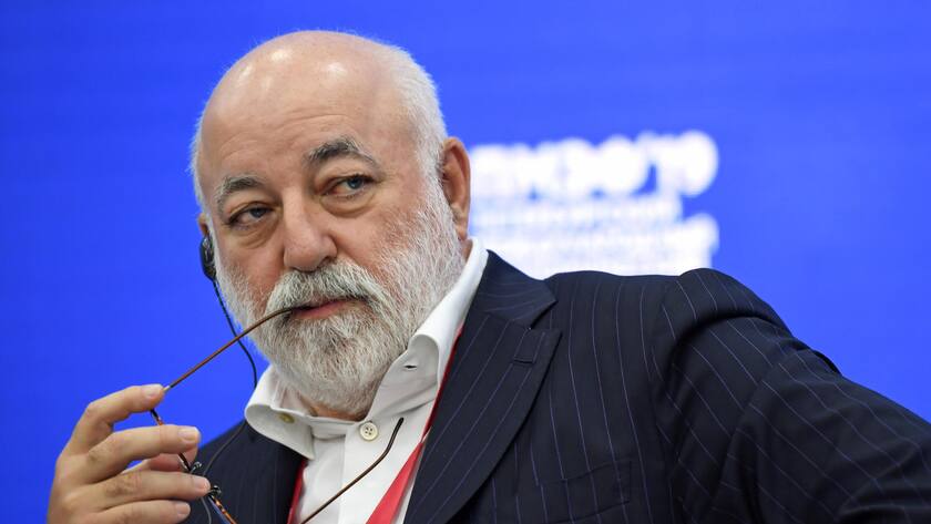 Der russischen Milliardär Viktor Vekselberg an der Gremiumssitzung des St. Petersburg International Economic Forum (SPIEF) 2019 in St. Petersburg, Russland.