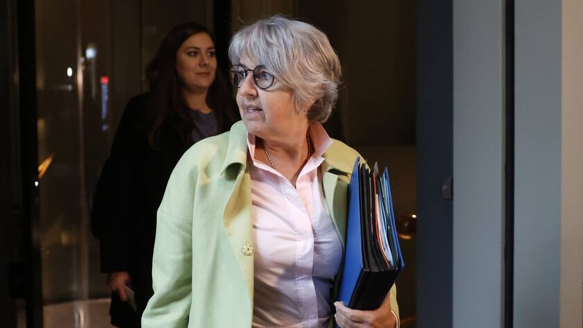 Bundesratskandidatin Elisabeth Baume-Schneider, Staenderaetin SP-JU, vorne, erscheint mit Parteikollegin Samira Marti, SP-BL, zu einem Hearing bei der Fraktion der SVP, am Dienstag, 29. November 2022, in Bern. Am 7. Dezember finden die Wahlen zur Nachfolge der Bundesraete Simonetta Sommaruga und Ueli Maurer statt. (KEYSTONE/Peter Klaunzer).