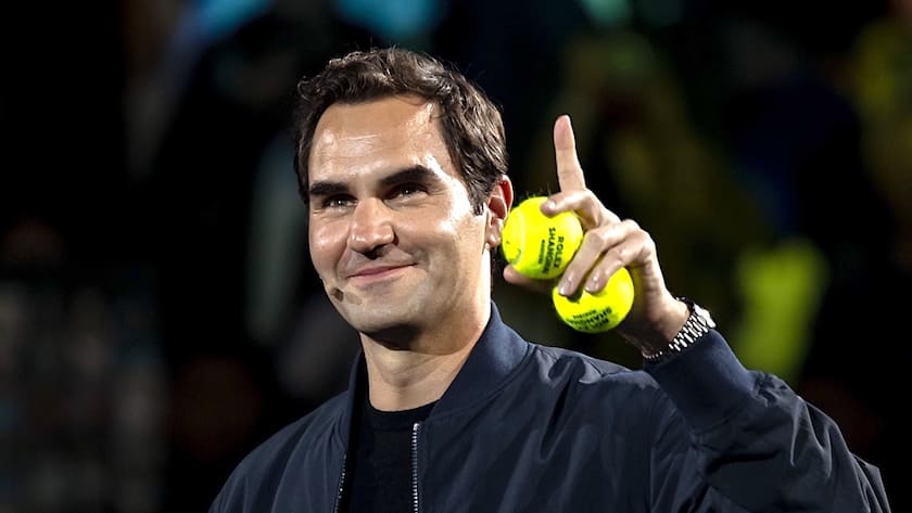epa10916652 Swiss former tennis player Roger Federer distributes balls with his signature during the Federer?s Fan Day at the Shanghai Masters tennis tournament, Shanghai, China, 13 October 2023. EPA/ALEX PLAVEVSKI