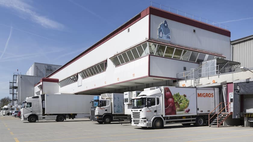 The frozen storage and logistic center of the retail company Migros in Neuendorf, Switzerland, on April 14, 2015. (KEYSTONE/Gaetan Bally) Das Tiefkuehllager und Logistik-Zentrum der Migros in Neuendorf, am 14. April 2015. (KEYSTONE/Gaetan Bally)