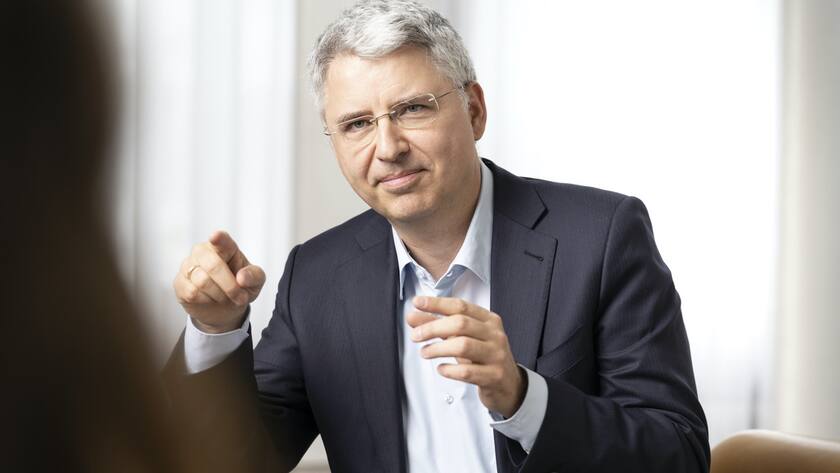 Severin Schwan, CEO der Roche Gruppe, fotografiert waehrend eines Gespraechs am 5. Maerz 2021 am Hauptsitz der Roche in Basel. (KEYSTONE/Gaetan Bally)