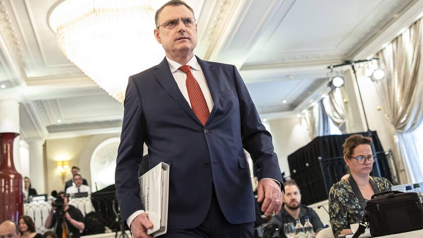 Swiss National Bank's (SNB) Chairman of the Governing Board Thomas Jordan arrvies for a media briefing of the Swiss National Bank in Zurich, Switzerland, on Thursday, March 23, 2023. (KEYSTONE/Michael Buholzer).