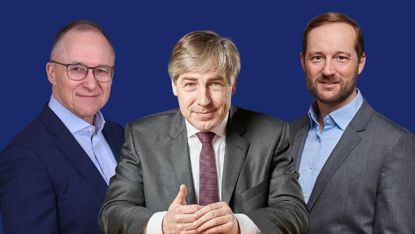 Klaus Wellershoff in der Mitte, links von ihm Markus Diem Meier und rechts Tim Höfinghoff auf blauem Hintergrund Handelszeitungsblau