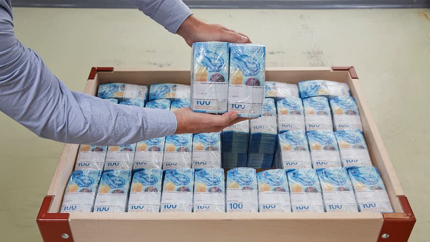 Die neue 100-Franken-Note zeigt die humanitäre Seite der Schweiz, die gestalterisch durch das Wasser repräsentiert wird