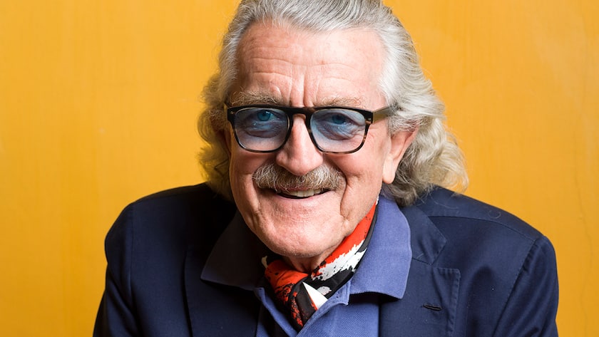 Dieter Meier, singer of the elctro music duo Yello, conceptual artist and enterpreneur, poses for a picture in his wine shop Ojo de Agua in Zurich, Switzerland, on May 7, 2018. (KEYSTONE/Gatan Bally)Dieter Meier, Saenger des Elektromusik-Duos Yello, Konzeptkuenstler und Unternehmer, portraitiert am 7. Mai 2018 in seinem Weinkontor Ojo de Agua in Zuerich. (KEYSTONE/Gaetan Bally)