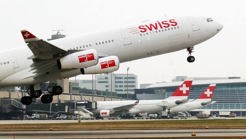 Ein Airbus A-340 der Swiss International Airlines startet am Montag, 21. Maerz 2005, vom Flughafen Zuerich Kloten. (KEYSTONE/Steffen Schmidt)