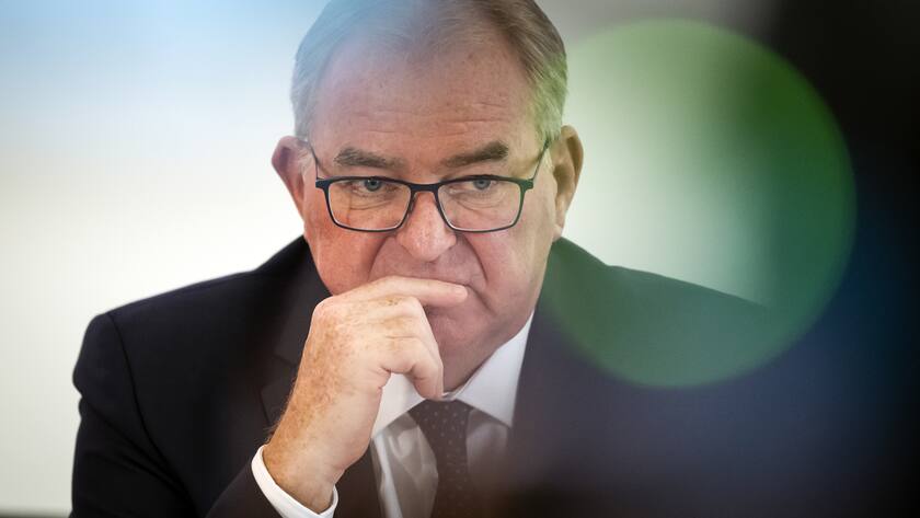 Christoph Maeder, Praesident economiesuisse, waehrend einer Medienkonferenz von den nationalen Verbaende der Wirtschaft und der Landwirtschaft, unter dem Motto "Perspektiven statt Wunschdenken", am Freitag, 7. Oktober 2022, in Bern. Die nationalen Verbaende der Wirtschaft und der Landwirtschaft (economiesuisse, Gewerbeverband, Arbeitgeberverband, Bauernverband) moechten gemeinsam einer wirtschafts- und landwirtschaftsfreundlichen Politik zum Durchbruch verhelfen. (KEYSTONE/Anthony Anex)