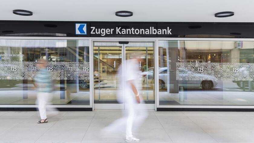 The entrance of the headquarters of the Zuger Kantonalbank in Zug, Switzerland, on August 17, 2017. (KEYSTONE/Dominik Baur) Eingang der Zuger Kantonalbank am Haupsitz in Zug, aufgenommen am 17. August 2017. (KEYSTONE/Dominik Baur)