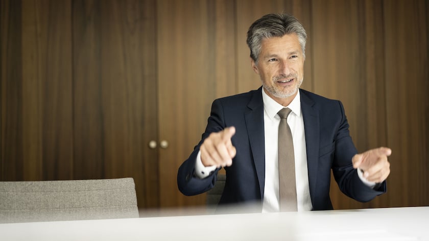 Urs Baumann, CEO der Zuercher Kantonalbank, ZKB, fotografiert waehrend eines Gespraechs am Mittwoch, 7. September 2022, am Hauptsitz der ZKB in Zuerich. (KEYSTONE/Christian Beutler)