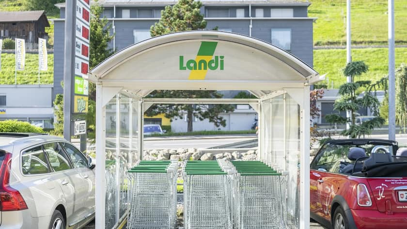 Shopping trolleys stand in a shelter in the parking area near the Landi shop in Kuessnacht am Rigi, Switzerland, photographed on 27 September 2019. (KEYSTONE/Christian Beutler)Einkaufswagen stehen in einem Unterstand im Parkplatzbereich beim Landi-Laden in Kuessnacht am Rigi, aufgenommen am 27. September 2019. (KEYSTONE/Christian Beutler)