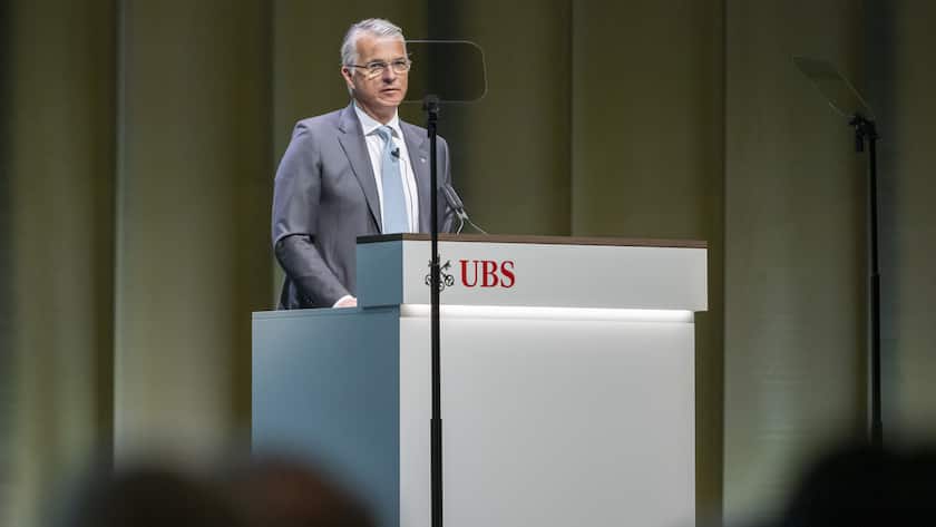 Sergio Ermotti, Chief Executive Officer der Schweizer Bank UBS, waehrend der Generalversammlung der UBS Group AG in Basel, am Mittwoch, 24. April 2024. (KEYSTONE/Georgios Kefalas) .