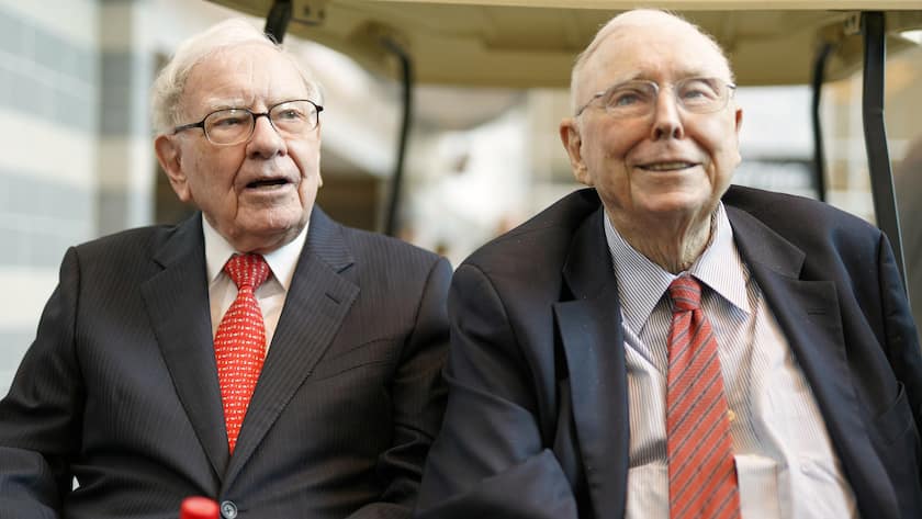 Charlie Munger (r.) war mit Warren Buffett bis ins hohe Alter bei Berkshire Hathaway aktiv.