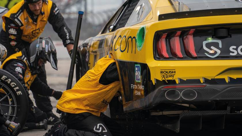 Wie Sie erfolgreich Aktien handeln in der Hektik Trotz Druck erfolgreich handeln. Hektik beim Boxenstopp.